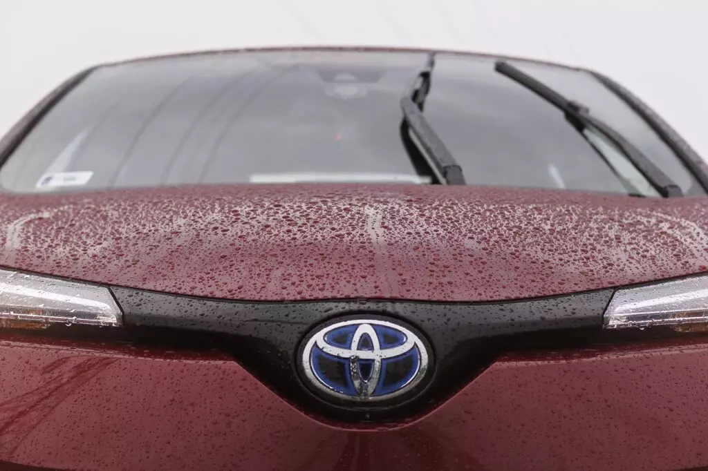 toyota c hr hybrid 2897313